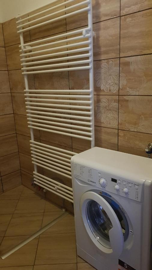 Lotti Apartman Kiskunhalas Exterior foto